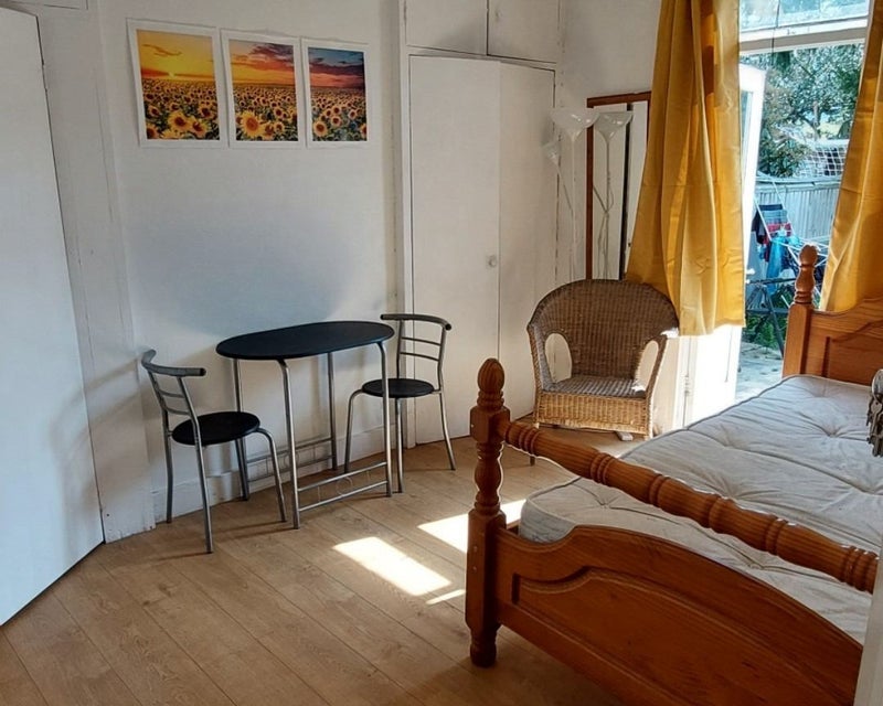 Room Norbury Avenue in Greater London