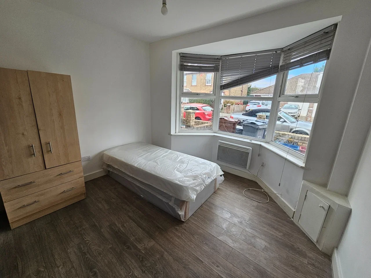 Flat Tachbrook Road in Greater London