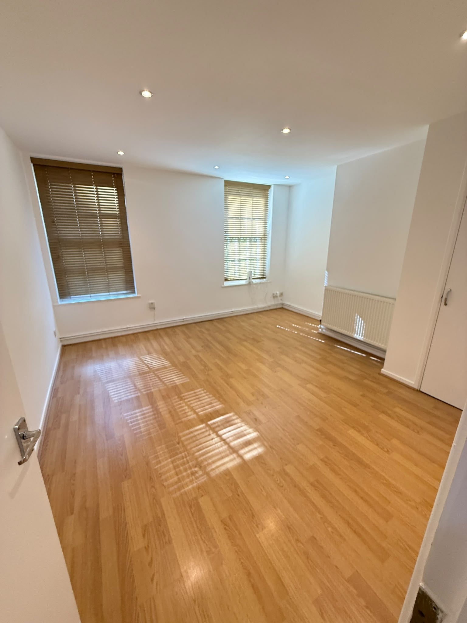 Flat Walnut Tree Walk in Greater London