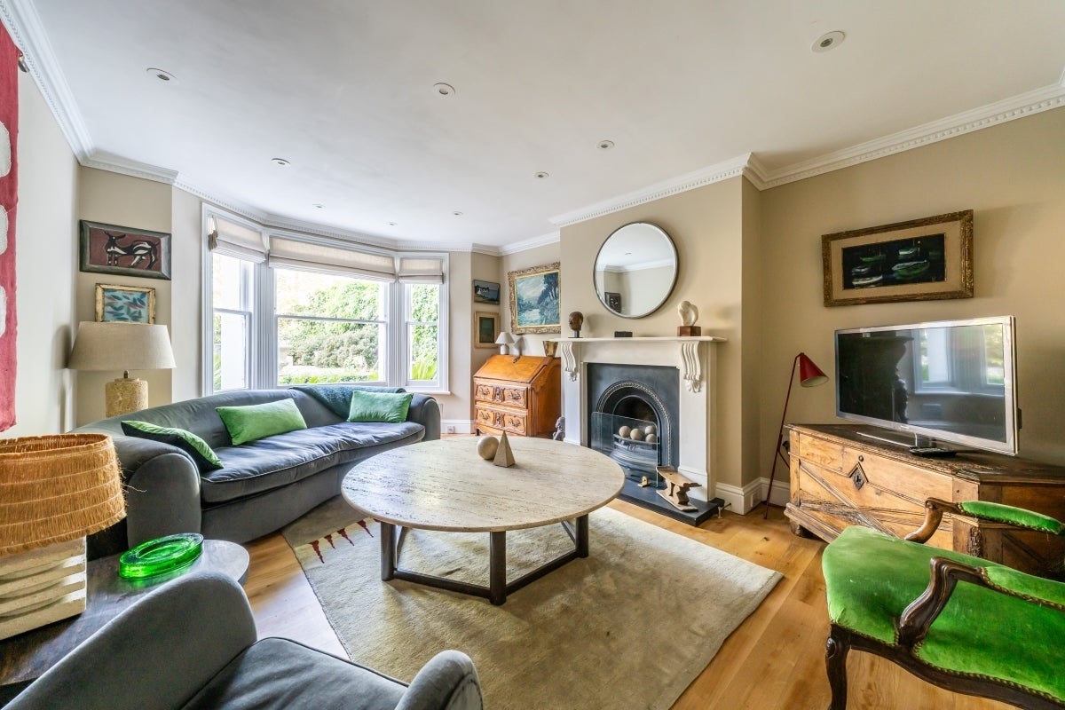 Flat West Hill Road in Greater London