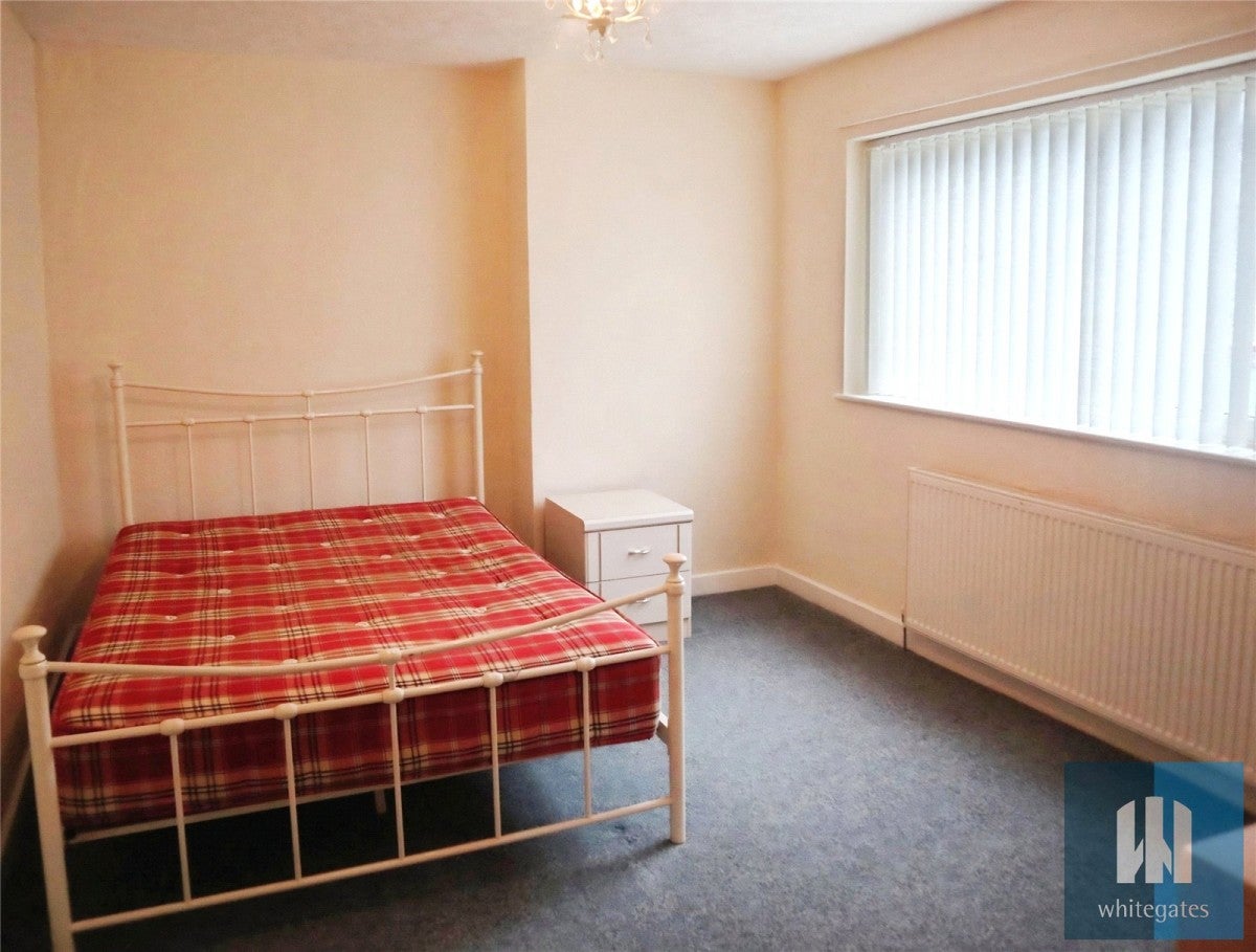 Flat Ashbrow Road in Kirklees