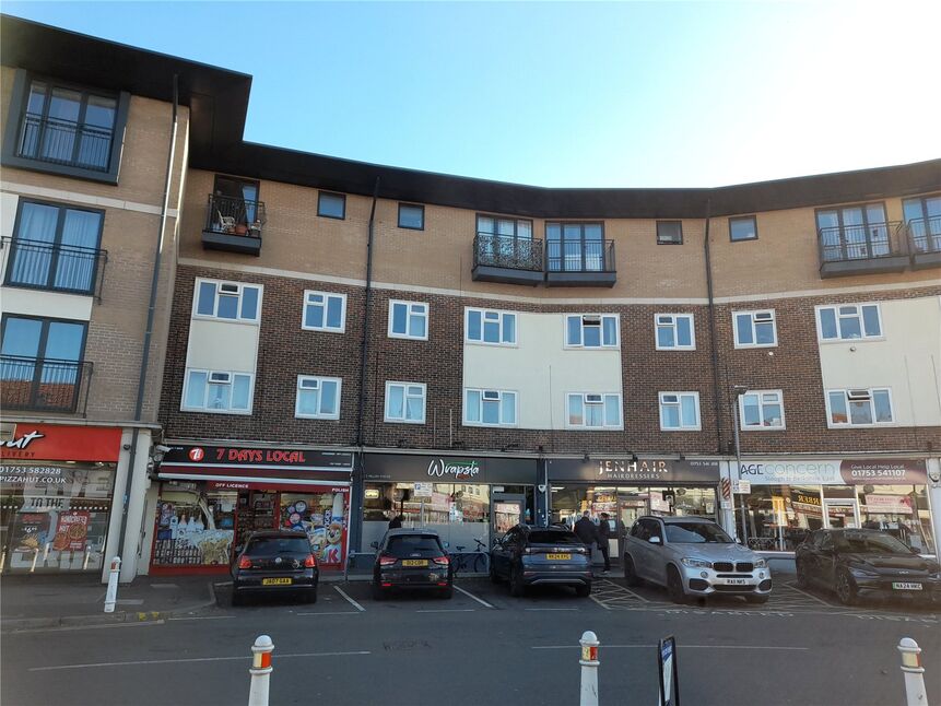Flat Meadfield Road in Slough