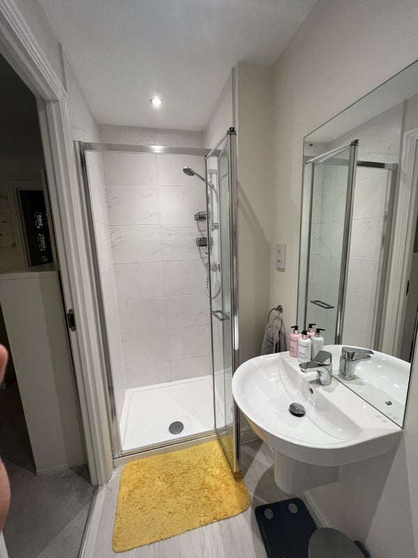 Room Priorslee Road in Shifnal