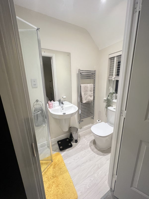 Room Priorslee Road in Shifnal