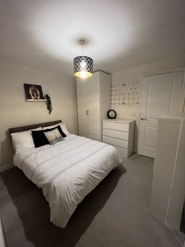 Room Priorslee Road in Shifnal