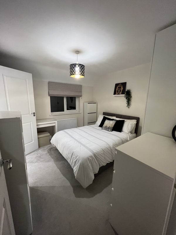 Room Priorslee Road in Shifnal