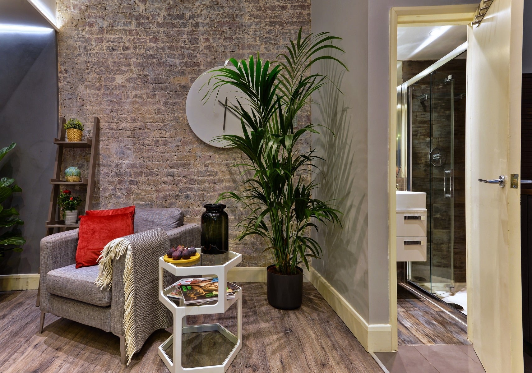Flat Linden Gardens in Greater London