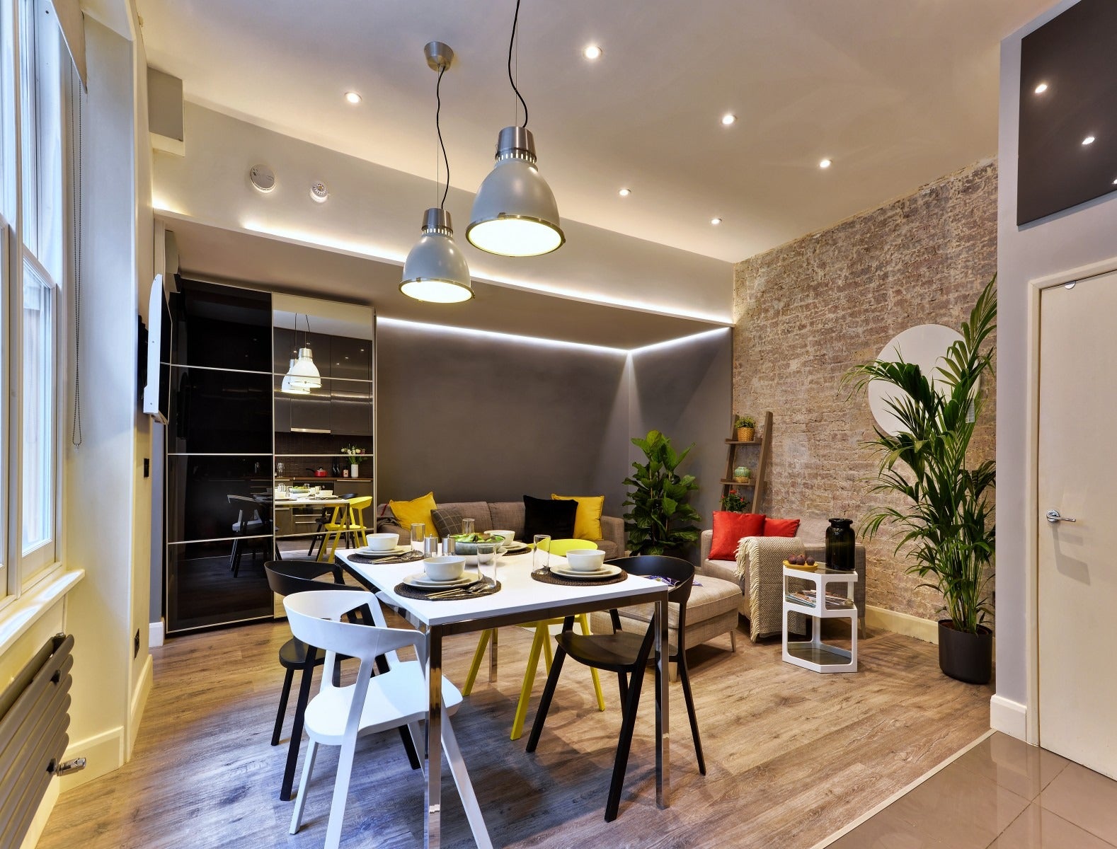 Flat Linden Gardens in Greater London