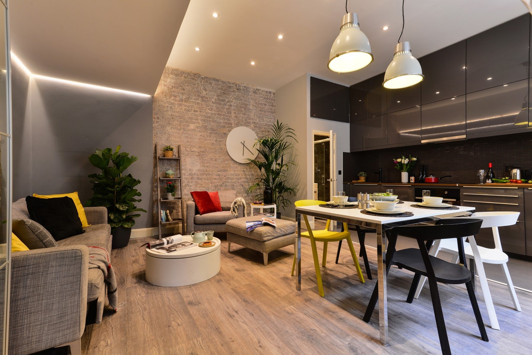 Flat Linden Gardens in Greater London
