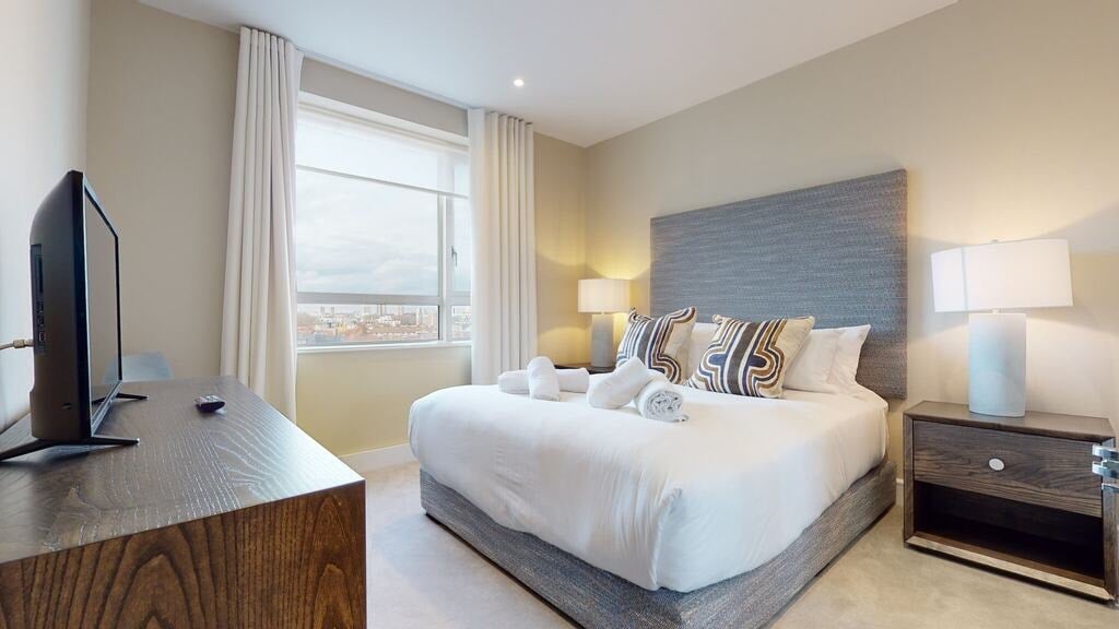 Flat Westferry Circus in Greater London