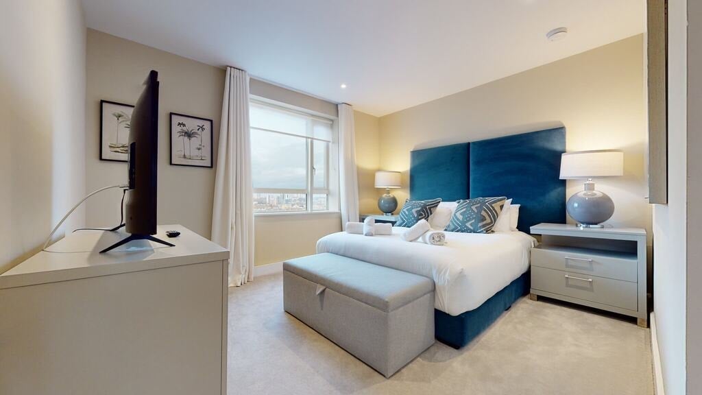 Flat Westferry Circus in Greater London