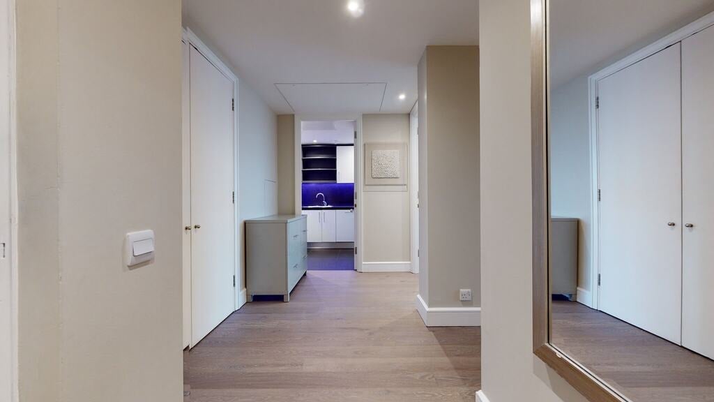 Flat Westferry Circus in Greater London