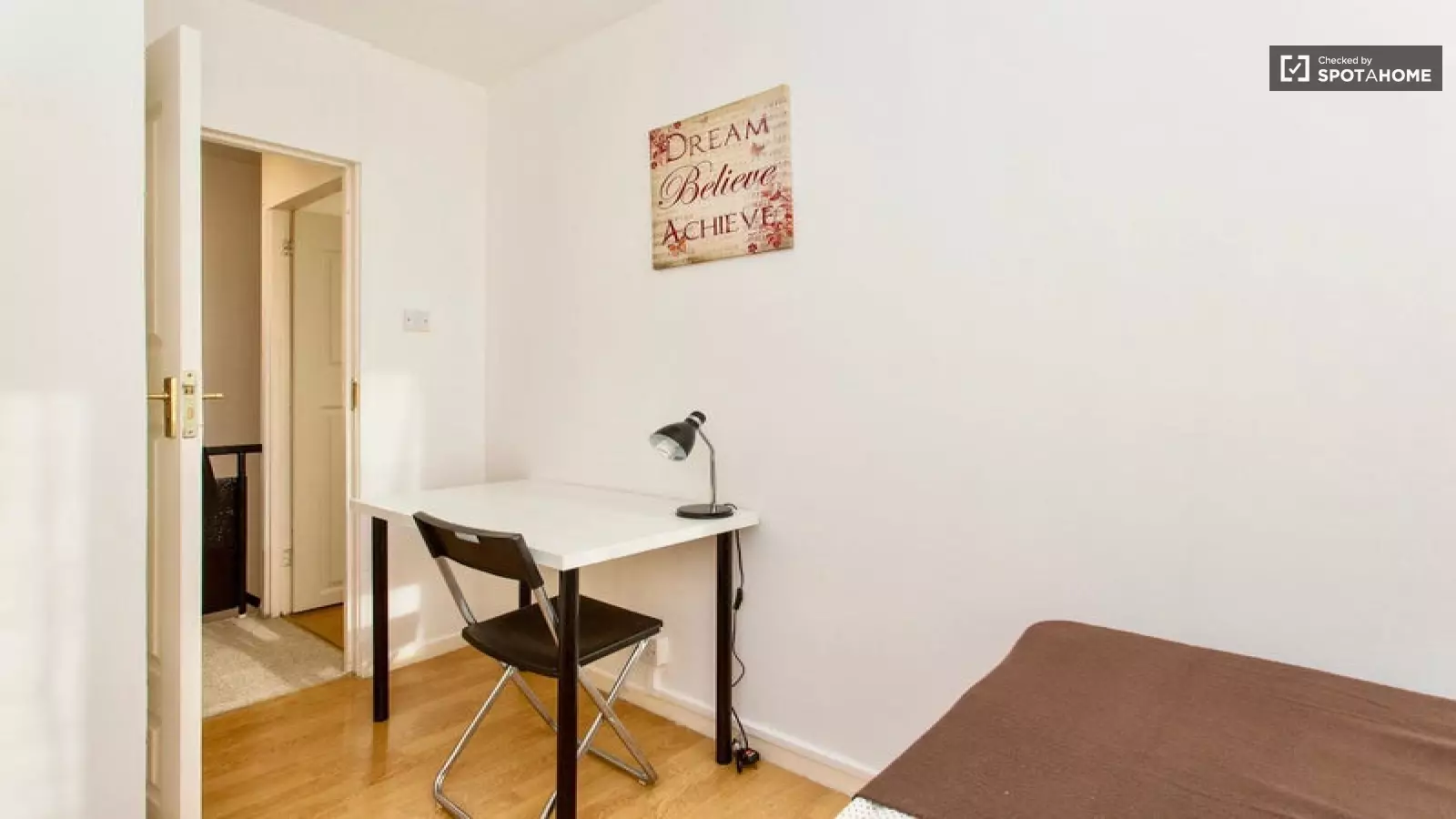 Flat Fontley Way in Greater London