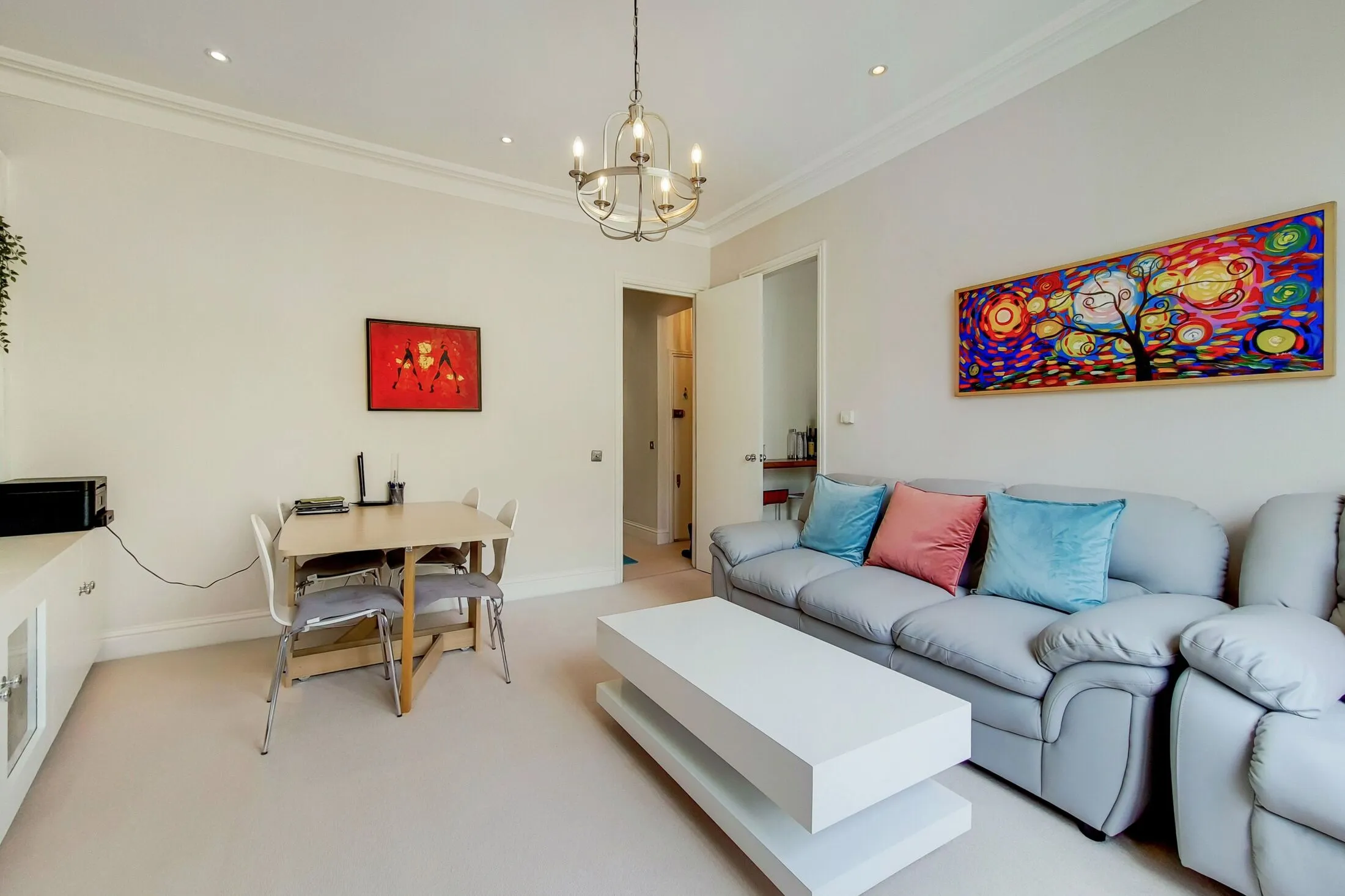 Flat Eardley Crescent in Greater London