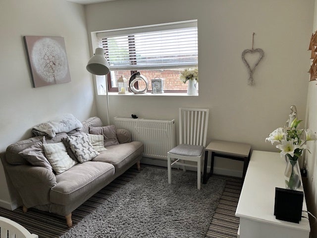 Room Cricklade Road in Swindon