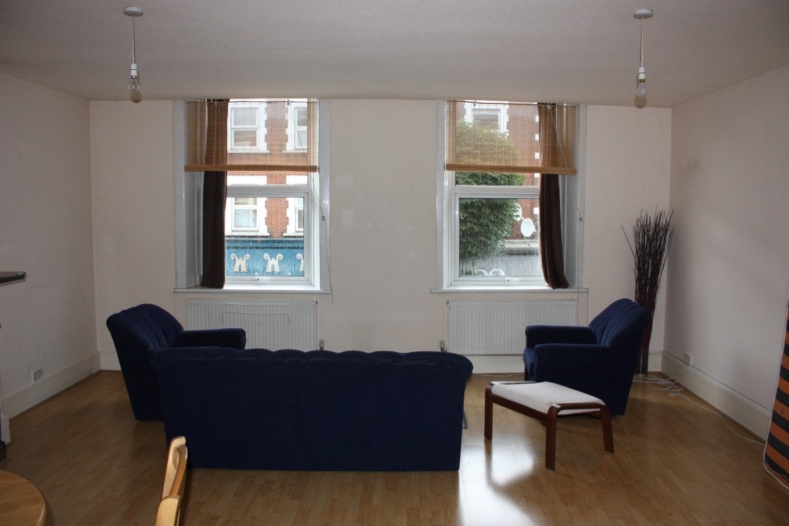 Flat Salusbury Road in London
