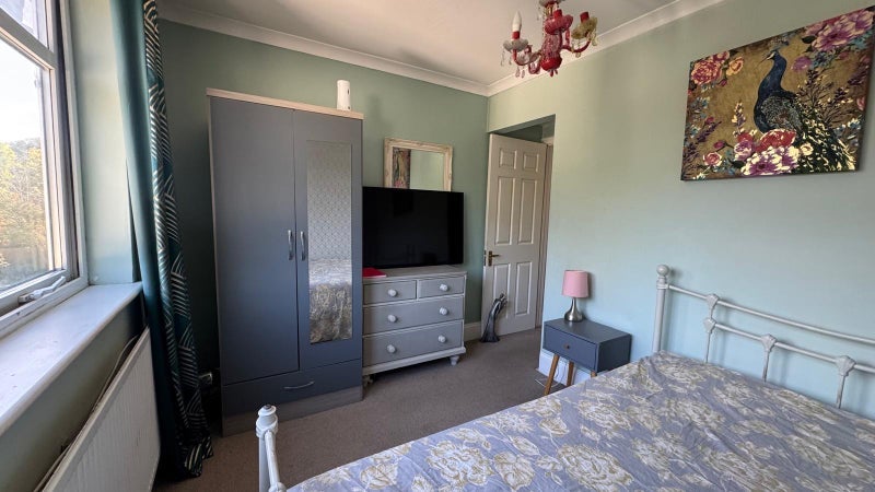 Room Crest View Drive in Greater London