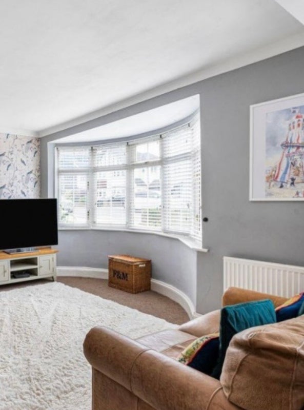 Room Crest View Drive in Greater London
