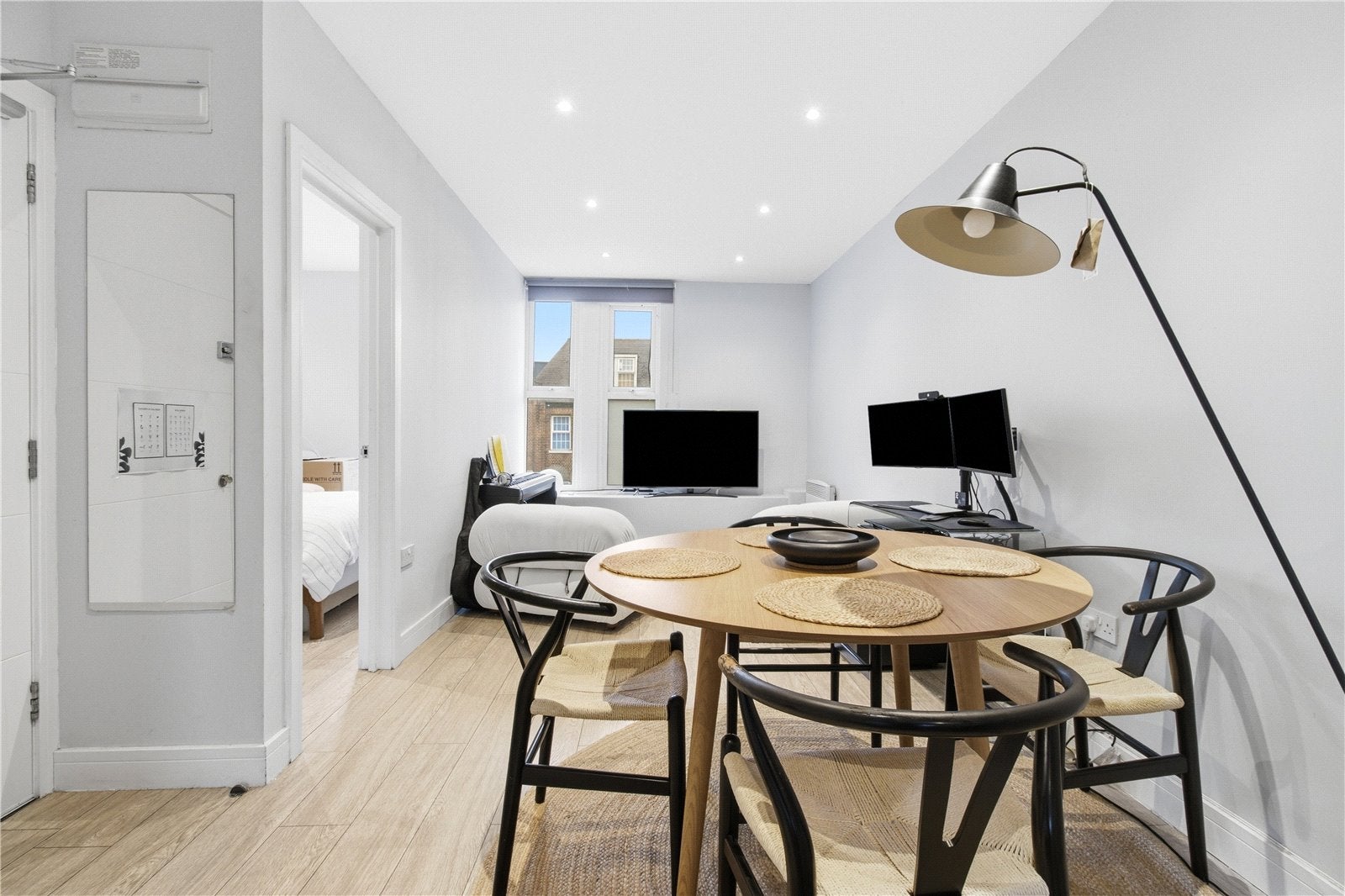 Flat Gladesmore Road in Greater London