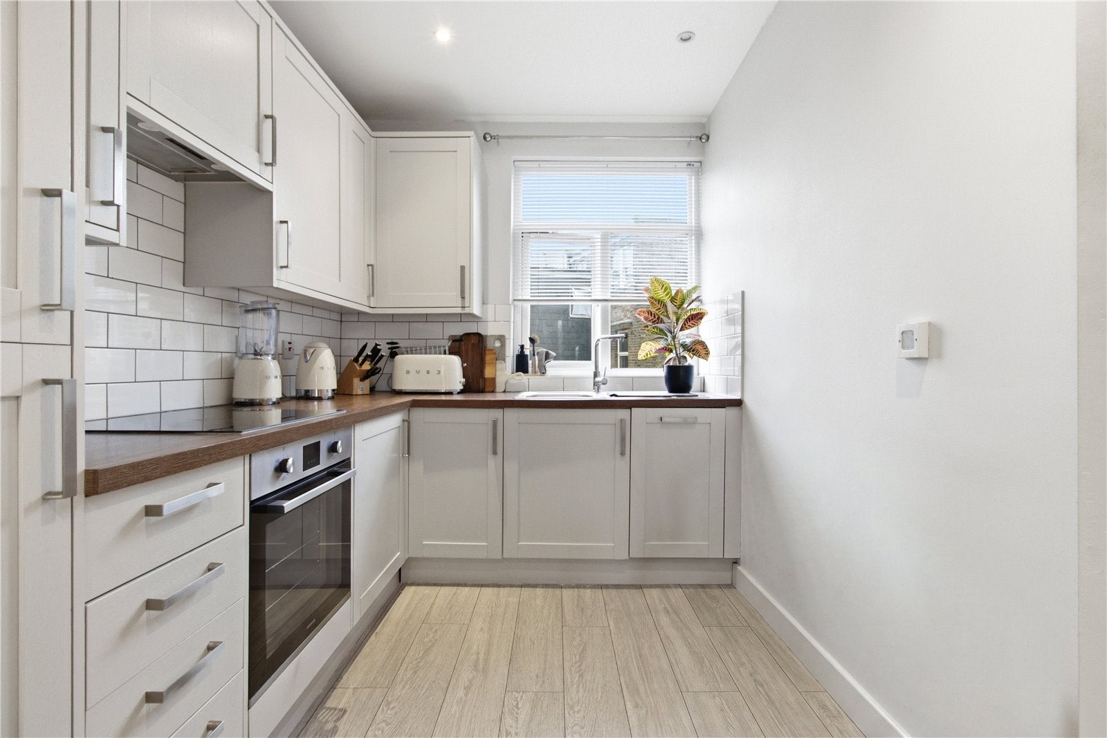 Flat Gladesmore Road in Greater London