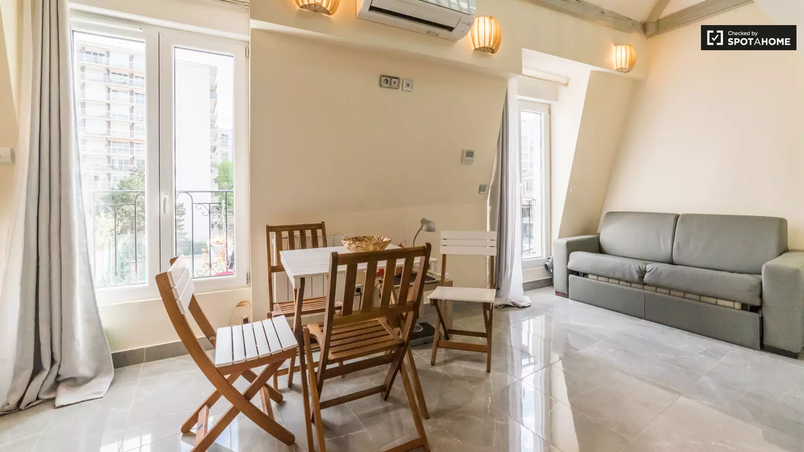 Flat Rue Émile Lepeu in Paris