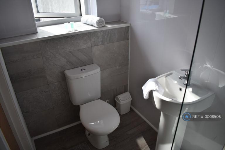 Room Brompton Avenue in Colwyn Bay
