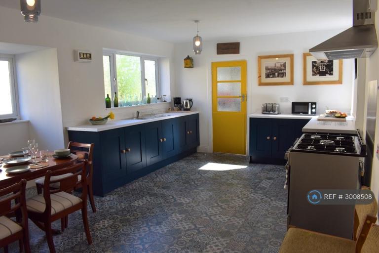 Room Brompton Avenue in Colwyn Bay