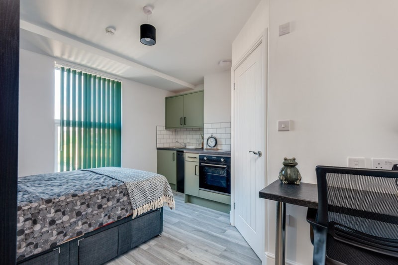 Room Barnston Road in Liverpool