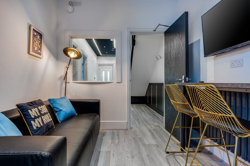 Room Barnston Road in Liverpool
