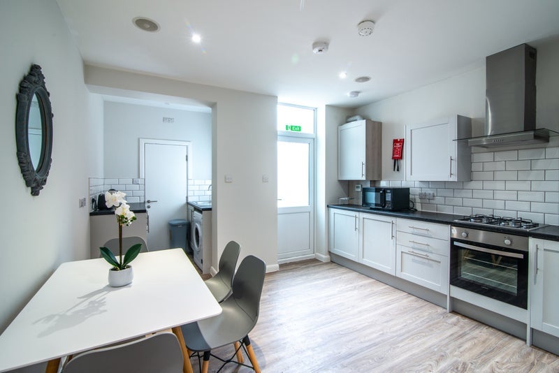 Room Cauldon Road in Stoke-on-Trent