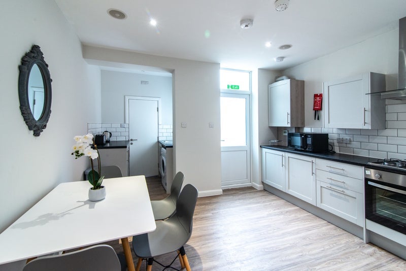 Room Cauldon Road in Stoke-on-Trent