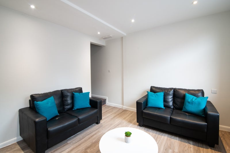 Room Cauldon Road in Stoke-on-Trent