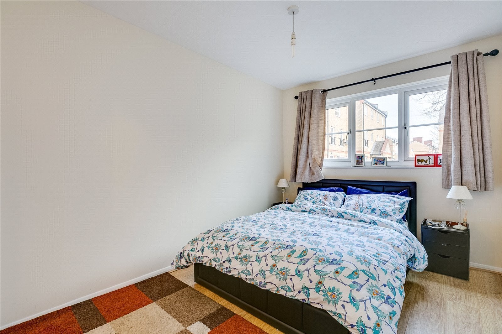 Flat Heddington Grove in Greater London