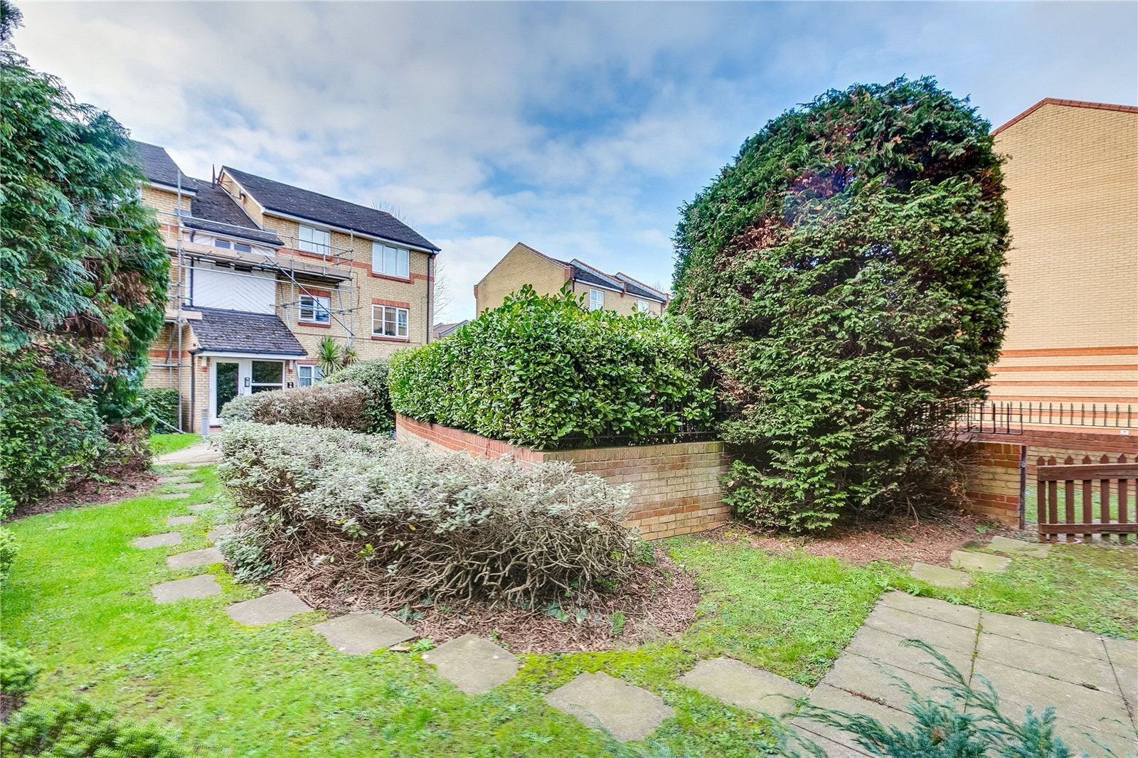 Flat Heddington Grove in Greater London