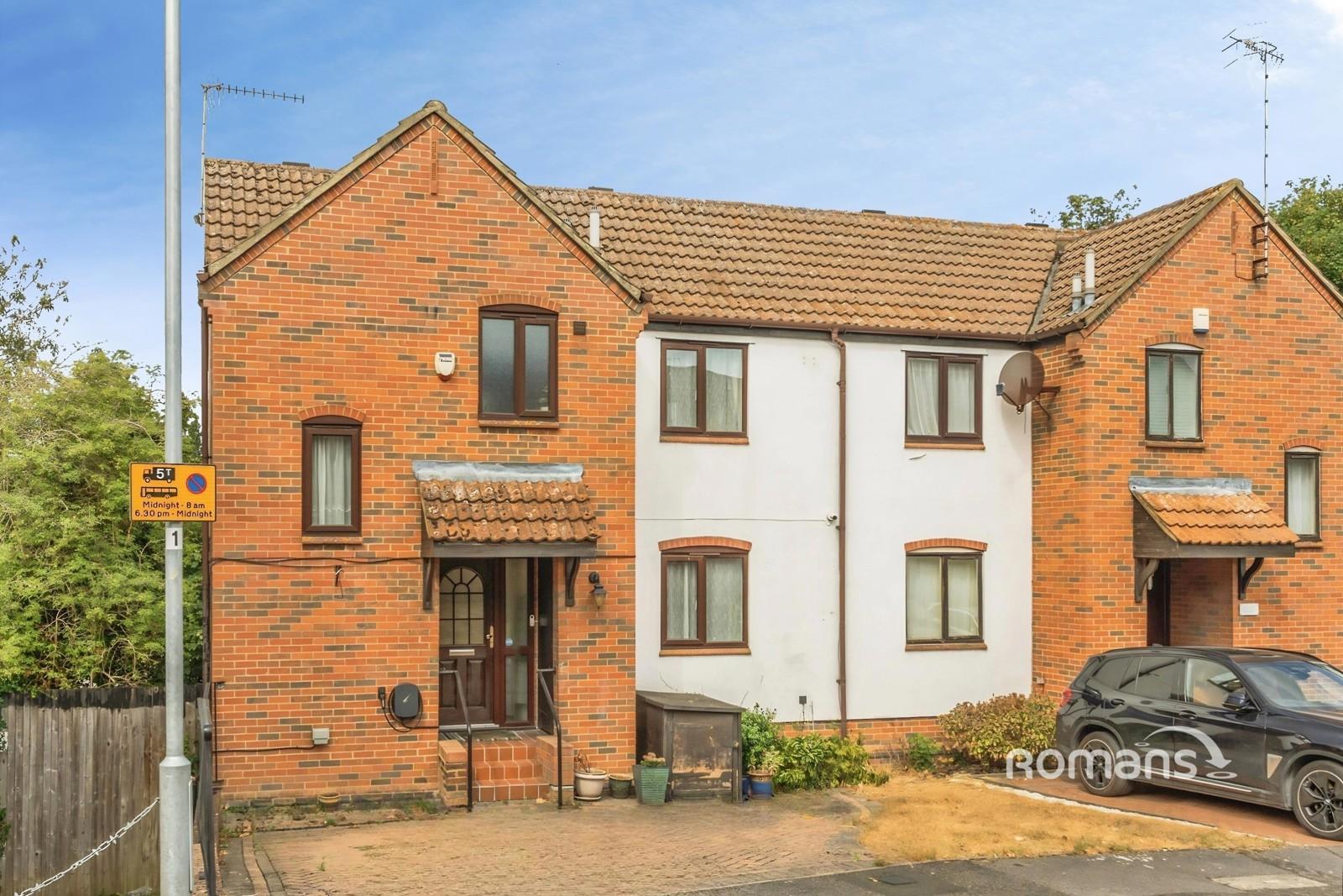 House Kent Close in Greater London
