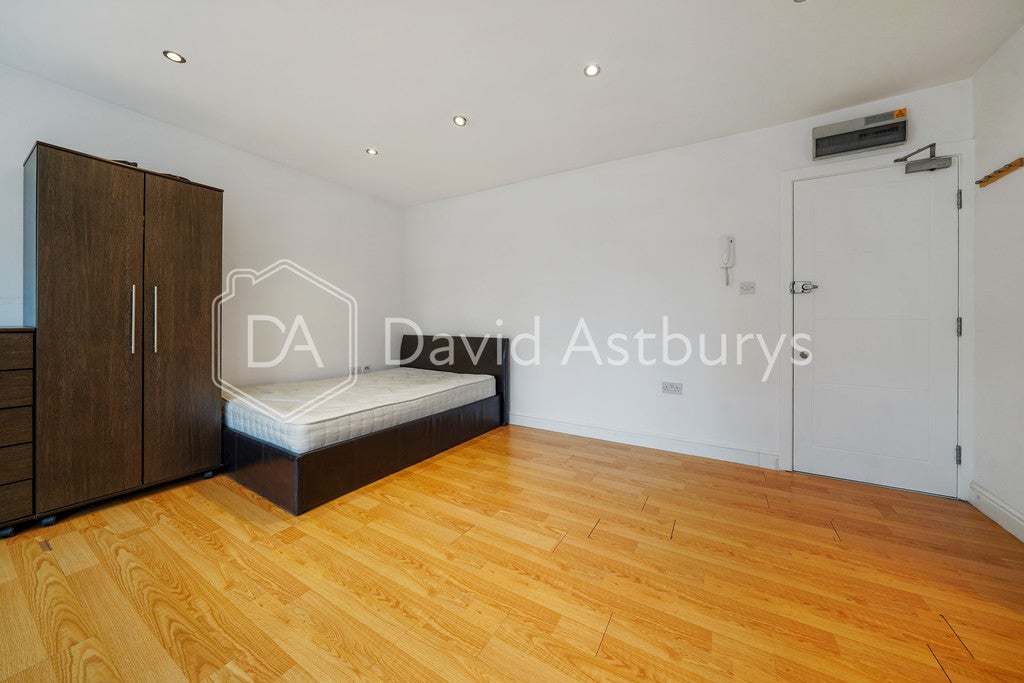 Flat Islip Street in London