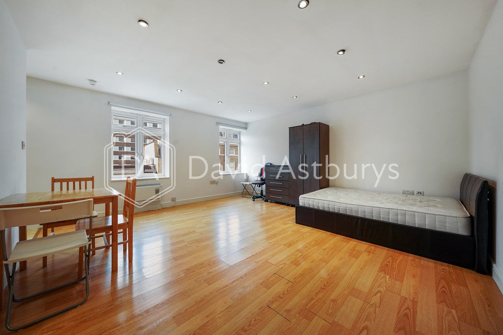 Flat Islip Street in London