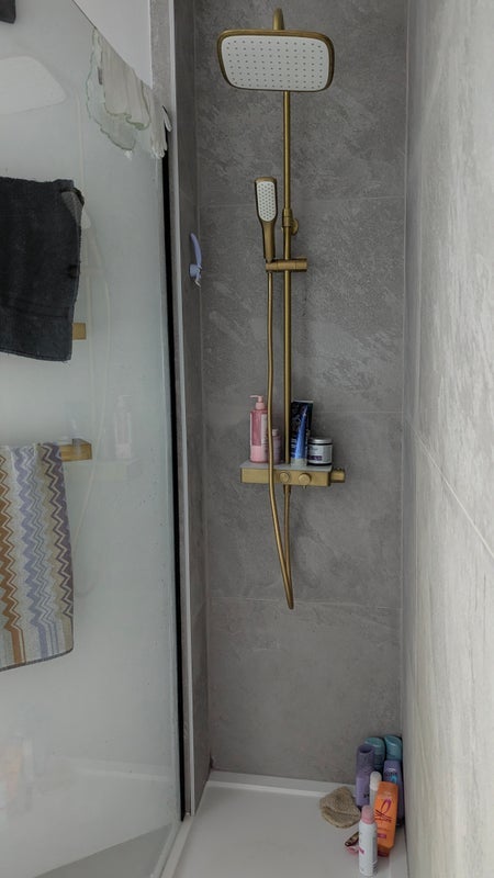 Room Sirdar Road in Greater London