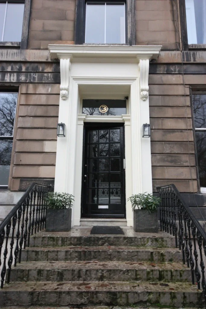 Flat Kew Terrace in Glasgow