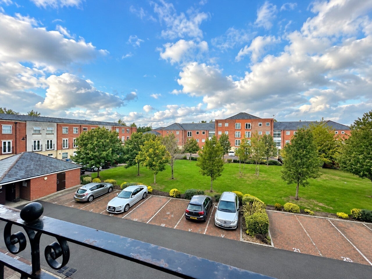 Flat South Terrace in Witham Town