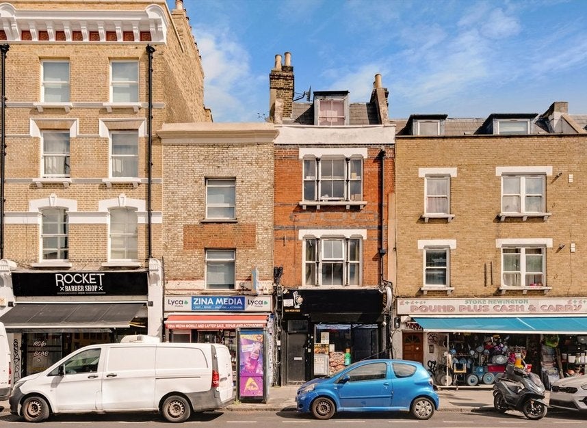 Flat Stoke Newington High Street in Greater London
