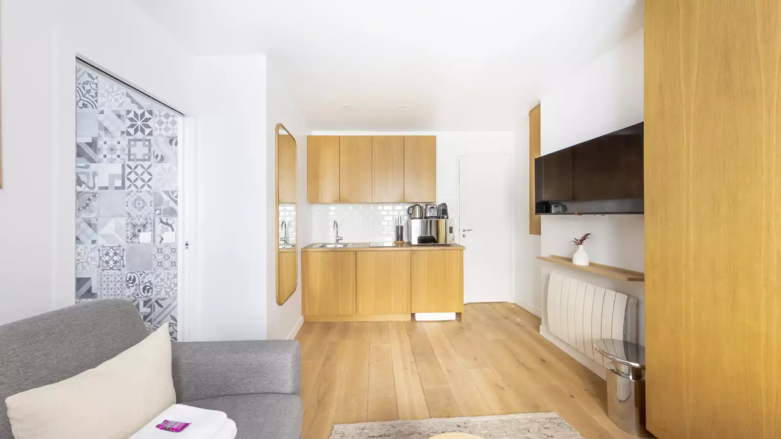 Flat Rue Rennequin in Paris