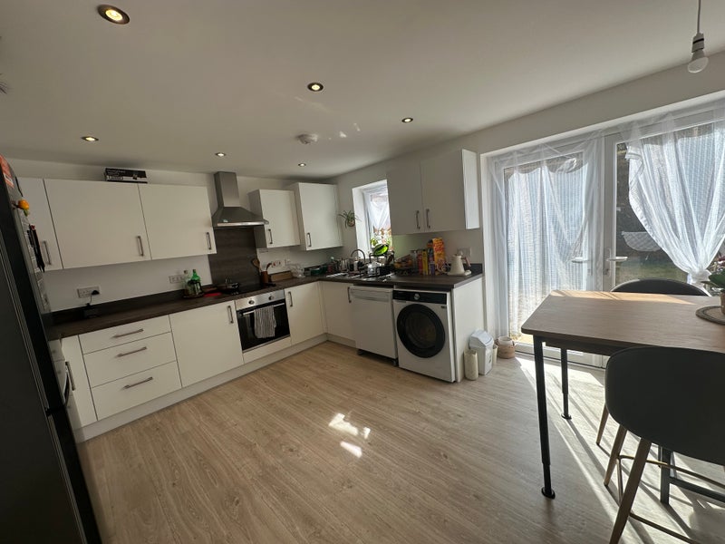 Room Sheffield Parkway in Sheffield