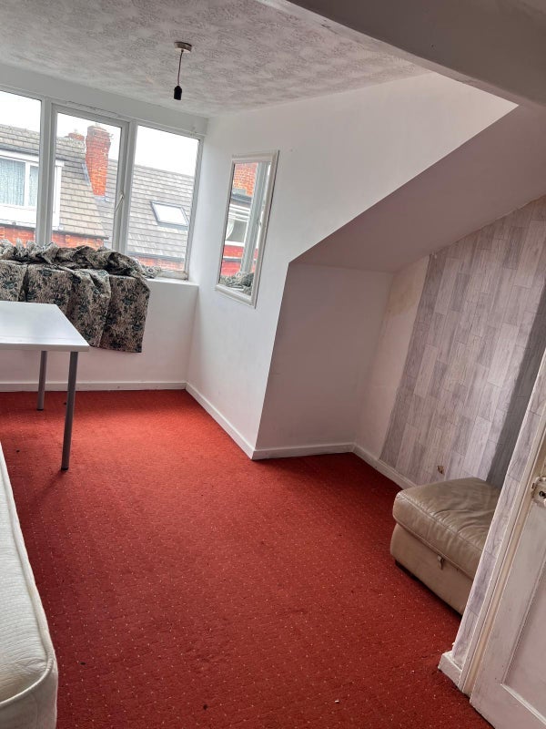 Room Back Stratford Terrace in Leeds