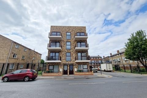 Flat Blake Road in Greater London