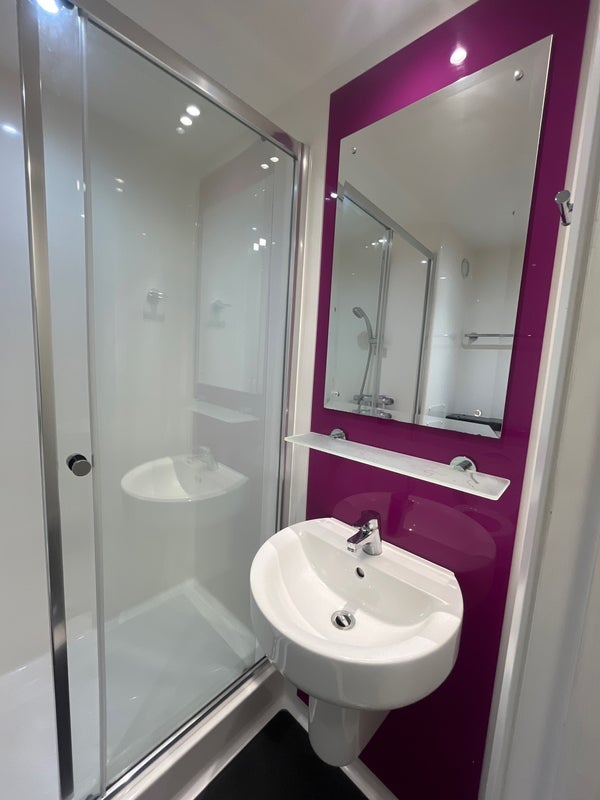 Room Blackfriars Road in Salford