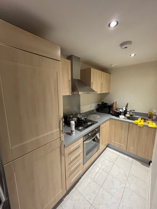 Flat Plough Lane in Greater London