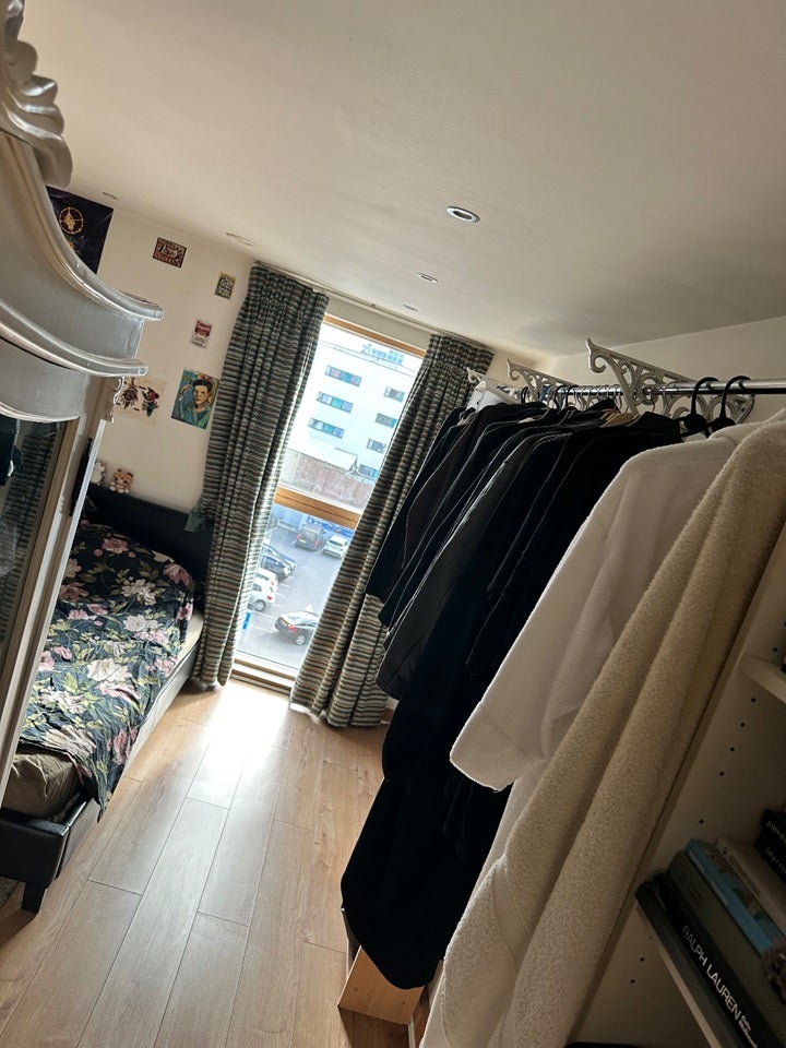 Room Burdett Road in Greater London
