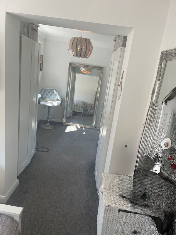Room Gloucester Road in Crawley