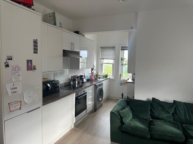 Room Glamis Place in Greater London